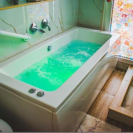 Kassandrou Suite Hot Tub-Jakuzzi - 2 Bedrooms - Big Balcony - Center Saloniki Zewnętrze zdjęcie