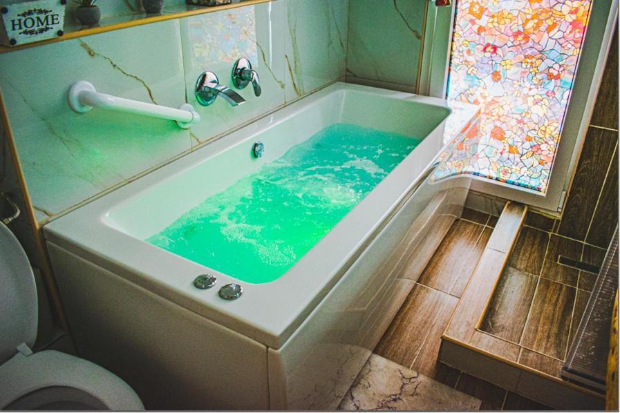 Kassandrou Suite Hot Tub-Jakuzzi - 2 Bedrooms - Big Balcony - Center Saloniki Zewnętrze zdjęcie