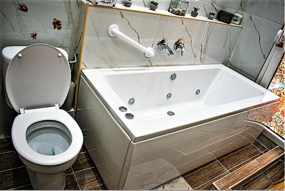 Kassandrou Suite Hot Tub-Jakuzzi - 2 Bedrooms - Big Balcony - Center Saloniki Zewnętrze zdjęcie